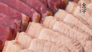 NG大舞台
火肉、猪肉切成小块。