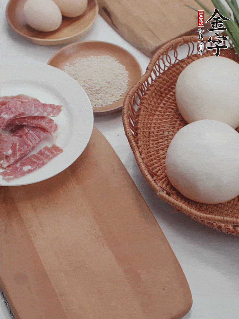 NG大舞台
培根火腿切小片；馒头、洋葱切丁；香葱切丁。