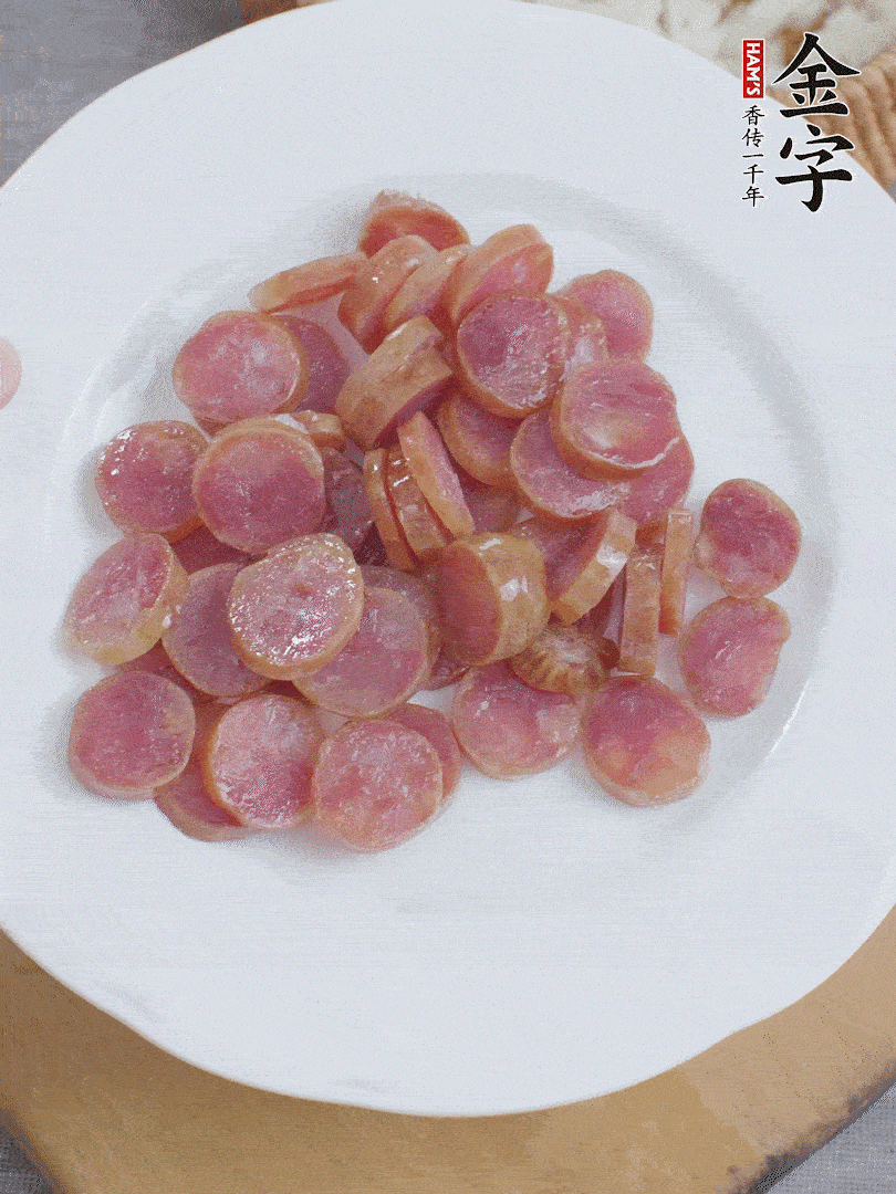 NG大舞台
香肠煮10分钟，切圆片。