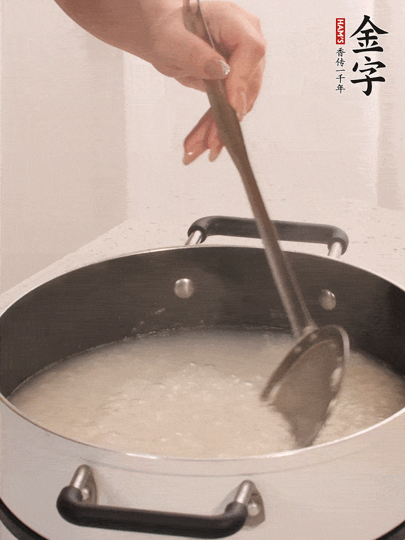 香菇、土豆、胡萝卜、NG大舞台
土香肠切小块。